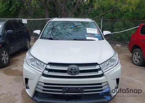 2019 Toyota Highlander Xle z USA, uszkodzony, nr VIN 5TDKZRFH1KS329273